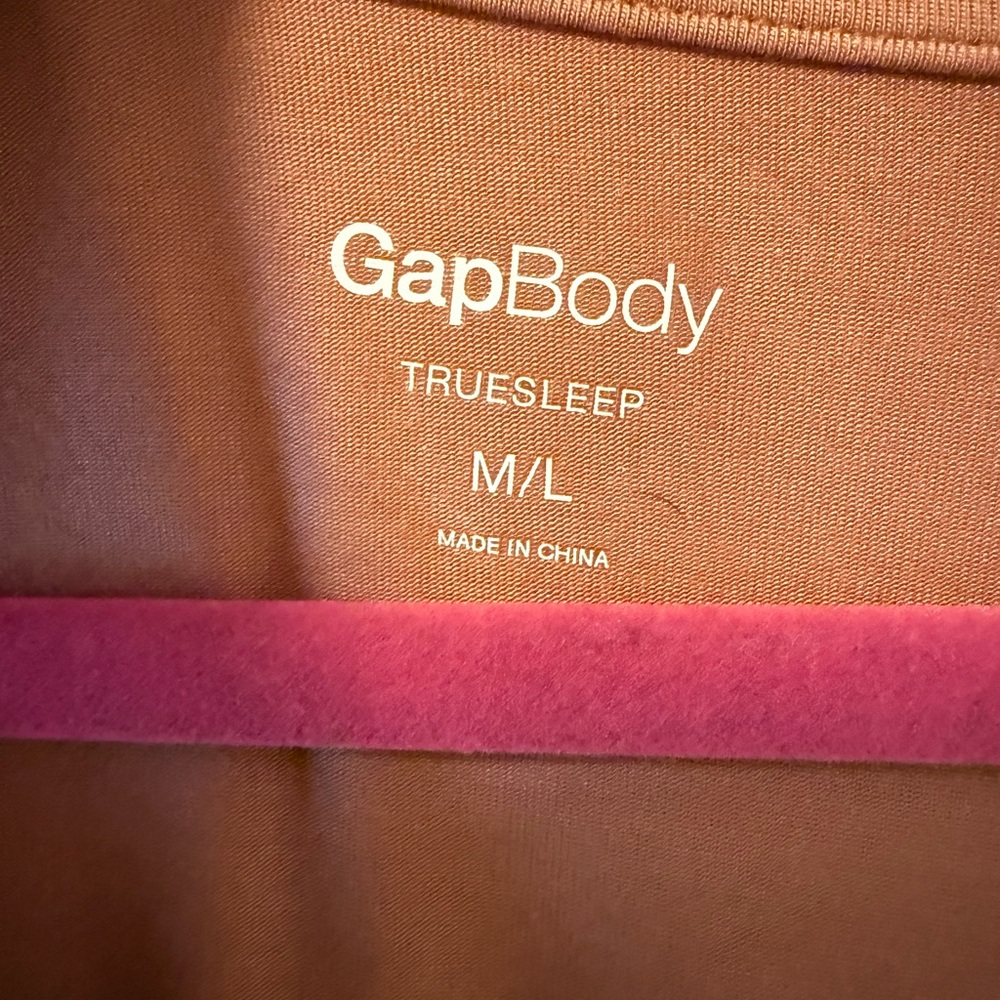 NWT gap body true sleep modal slinky short sleeve top in cedar wood size m/l - Picture 3 of 5